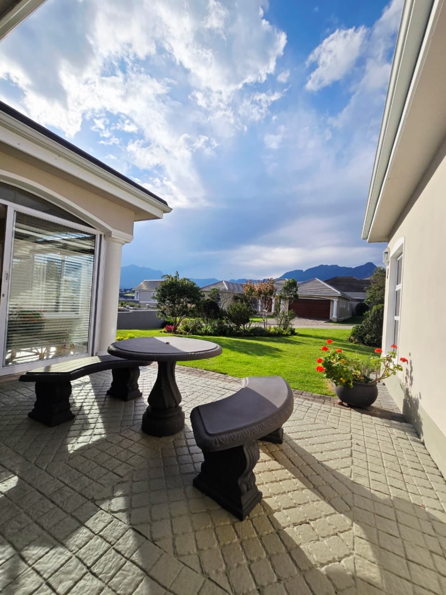 3 Bedroom Property for Sale in Kingswood Golf Estate Western Cape